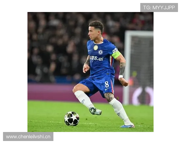 恩佐·费尔南德斯这笔天价转会，我下个月房租瞬间成了段子